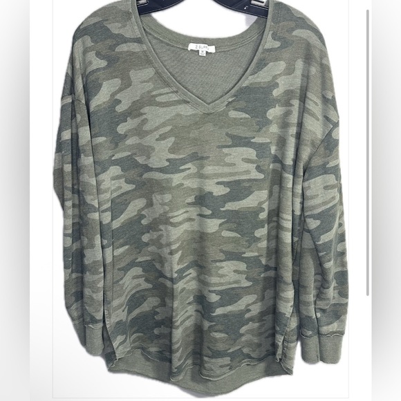 Z Supply Green Camo Long Sleeve Sweatshirt Size Medium - Picture 2 of 5